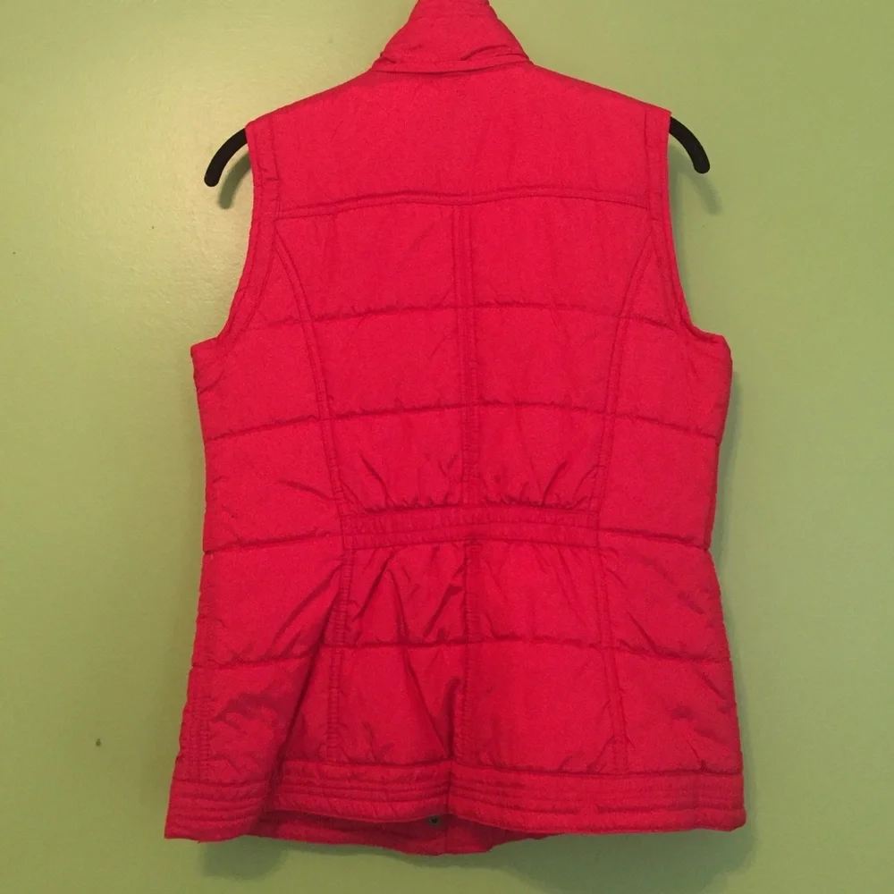 Red vest NY&Co..‎